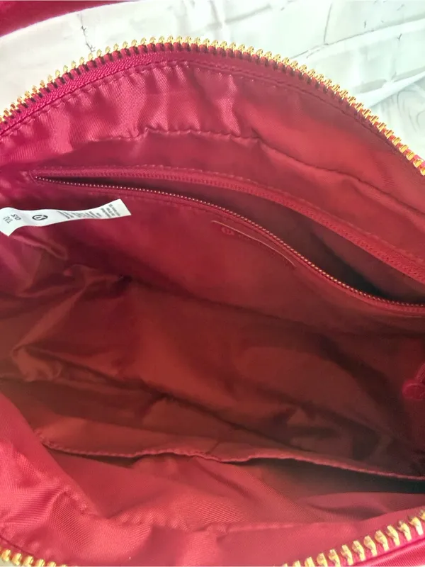 lululemon athletica City Essentials Shoulder Bag in Berry Rumble (BRML) - Image 5
