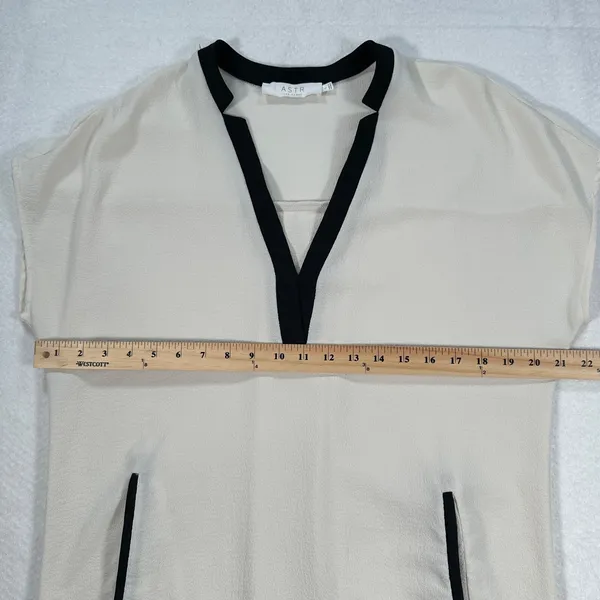ASTR The Label Mini Dress Women's Small Black White V-Neck Dolman Sleeve Shift - Image 4