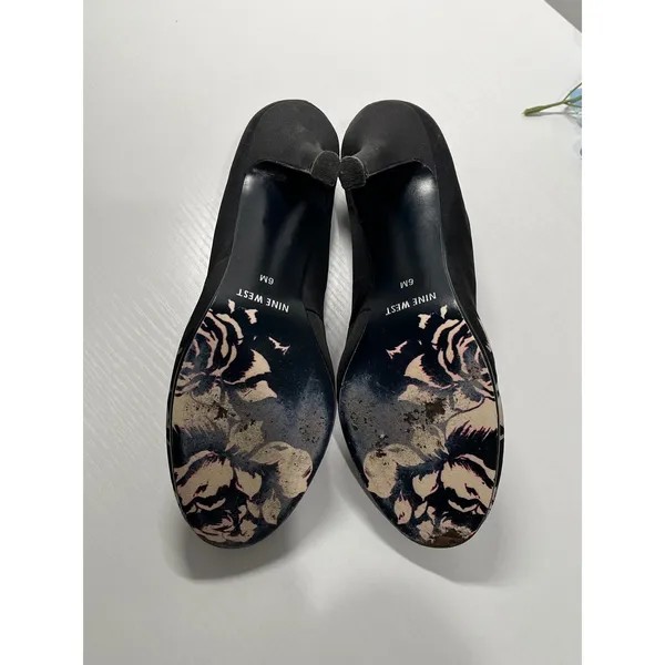 Nine West Womens Black Satin‎ Floral Toe Pumps Red Insole Size 6M High Heels - Image 6