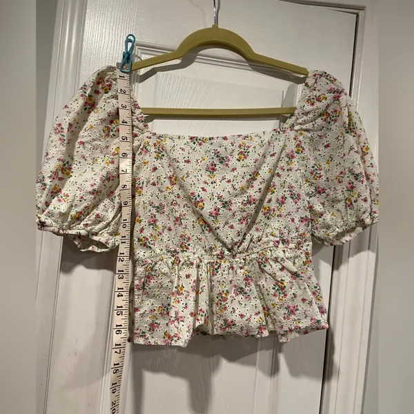 Wild Fable Eyelet Floral Puff Sleeve Crop Top Elastic Waist Square Neck Size M - Image 4
