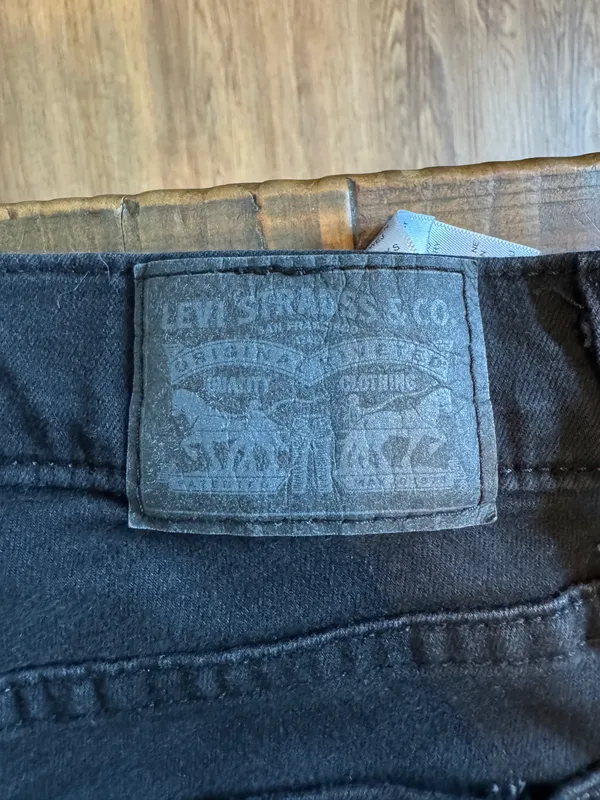 Levi’s 318 SHAPING WIDE LEG soft black women’s jeans - Image 4
