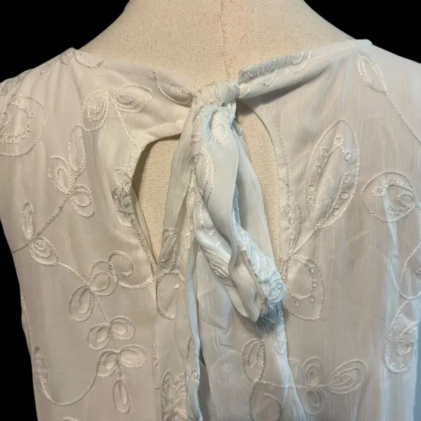 ELLE White Dress SZ L Embossed W/ Embroidery LWD Bow Tie Back Handkerchief Sheer - Image 7