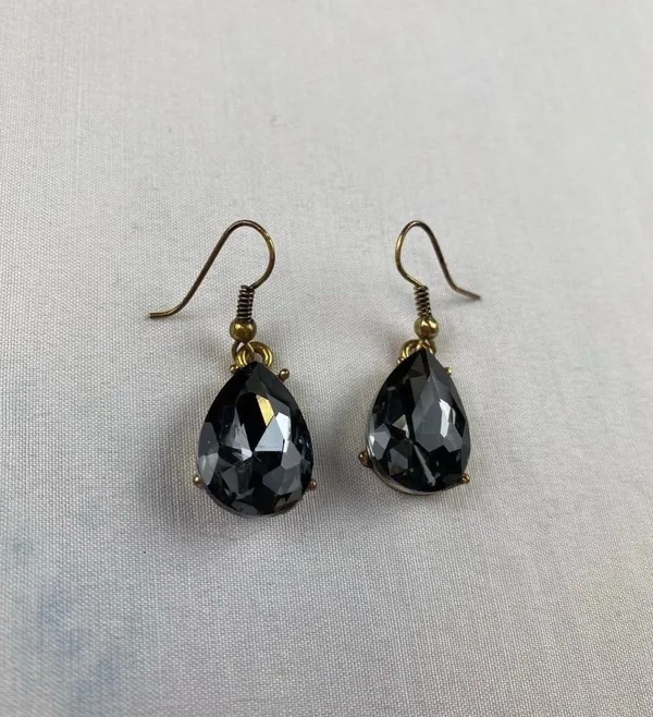 Black Earrings - Image 4