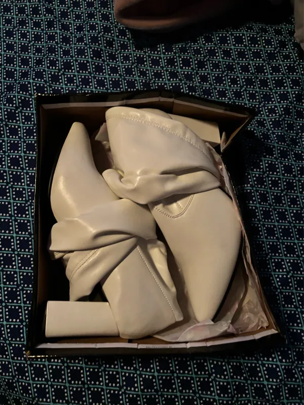 Size 11 white knee high chunky heel boots - Image 5