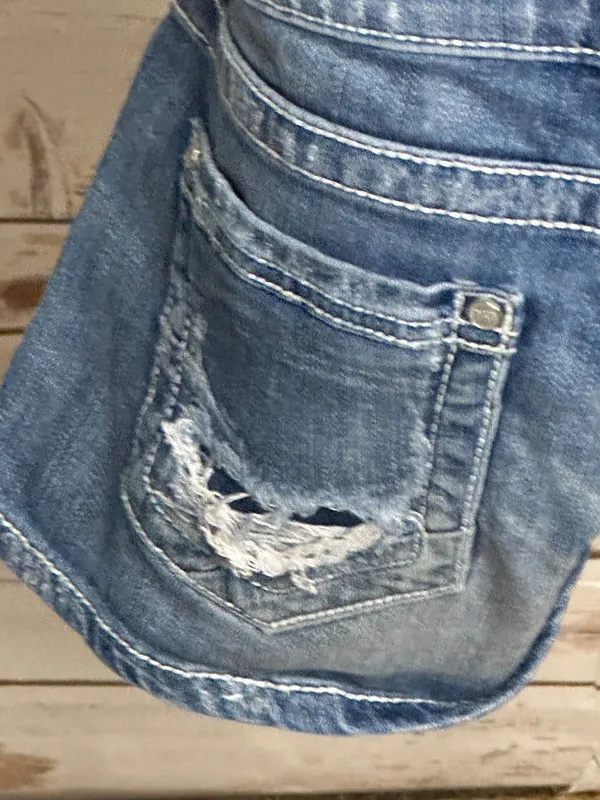BKE Sabrina medium wash distressed low-rise stretch denim shorts Size 26 - Image 7