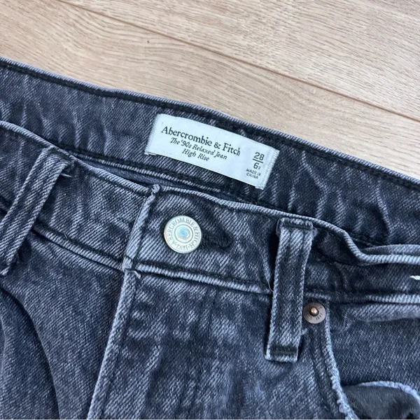 Abercrombie and Dutch the 90s relaxed Jean high rise size 28 - Image 4
