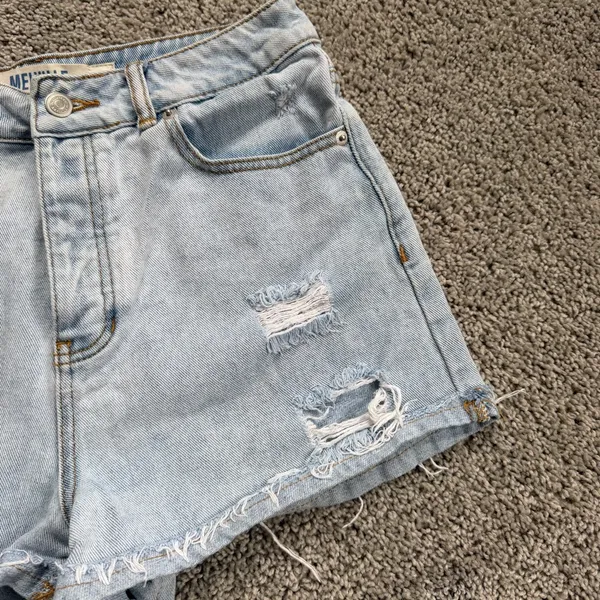 Brandy Melville Light Wash Denim Jeans Shorts Size 29 Button Fly 100% Cotton - Image 2