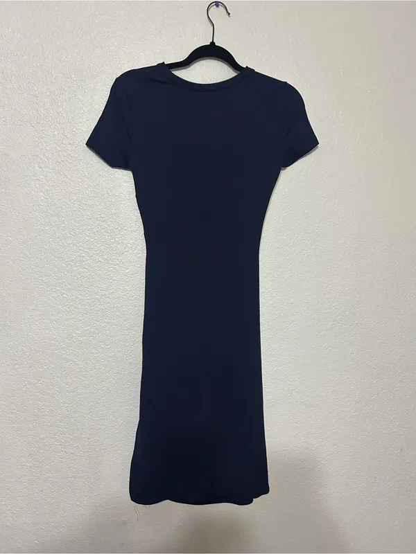 Classic Navy Short-Sleeve Midi Dress with Side Ruching - Image 3