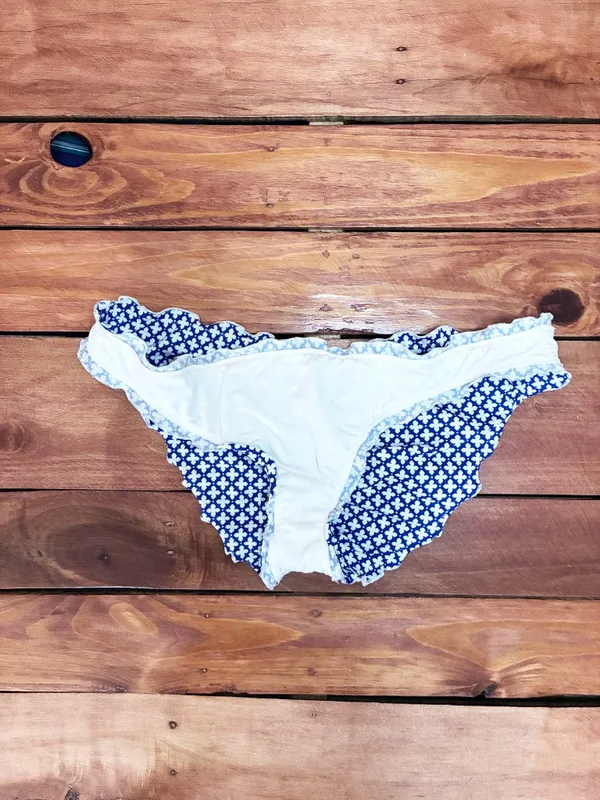 Vintage Y2K Victoria's Secret Blue Geometric Flower Ruffle Bikini Bottom - Large - Image 6