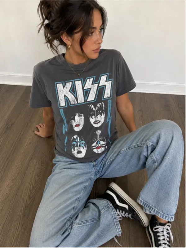 KISS‎ Band Tee Small Gray Distressed Graphic Rock T-Shirt 2020 100% Cotton - Image 2