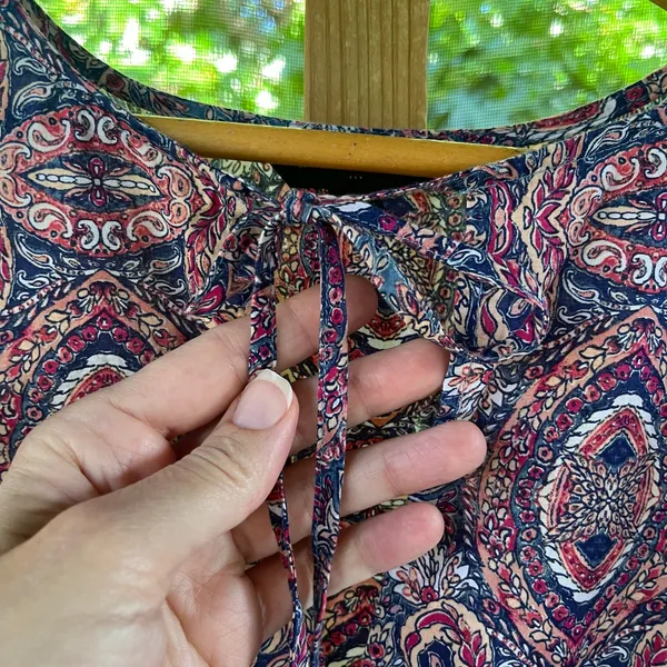 Banana Republic Women's Purple Printed Boho Pleated Top Size L - Image 5