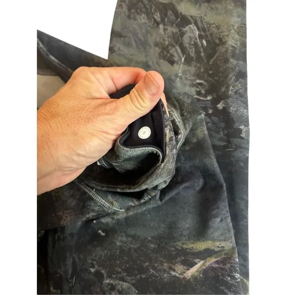 Lululemon Wunder Under Radiant Multi Marble Size 8 (note flaw) 27” inseam - Image 10