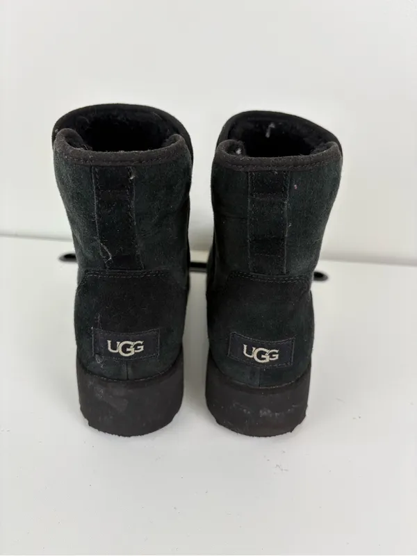 UGG Women's Kristin Boot Black  Size 8 Style 1012497 - Image 4