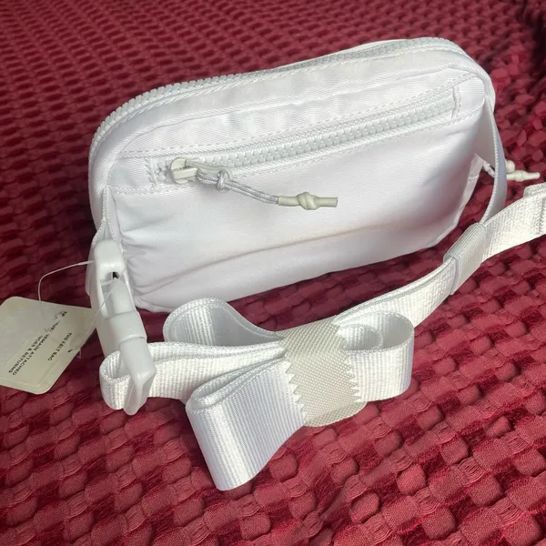 Fabletics The Belt Bag White Waist Pack Crossbody Adjustable Strap NWT OS - Image 4