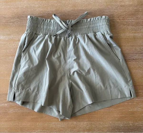 Abercrombie & Fitch Sage Green Shorts Small - Image 2