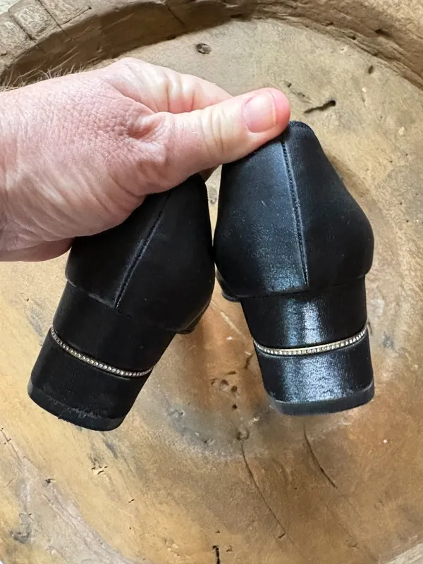 Vtg Salvatore Ferragamo Cranny black nero satin rhinestone block heels size 9.5 - Image 6