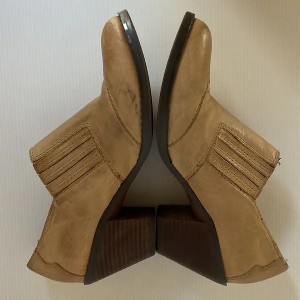 Tan Leather Western Ankle Boots Size 7 Block Heel Boho Fall Booties Pointed Toe - Image 3