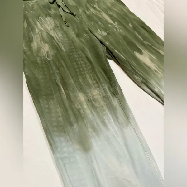 Young, Fabulous, & Broke Green and Cream Ombre Tie Dye Joggers Sweatpants Medium - Image 5