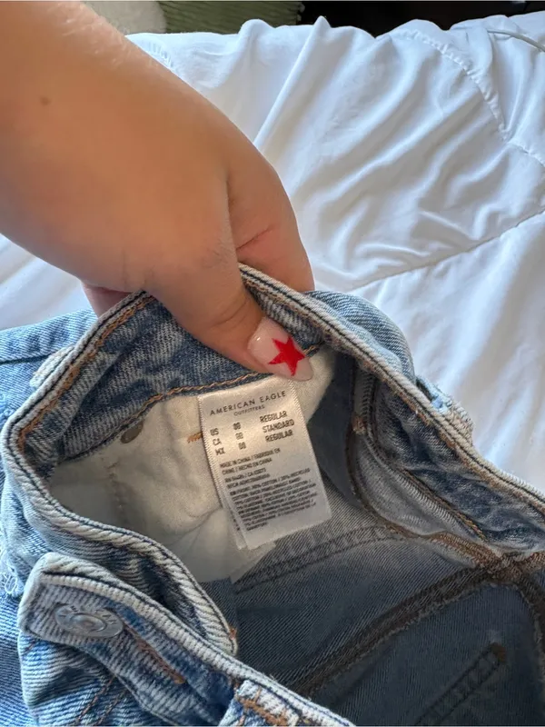 American Eagle Strigid Mom Jeans Size 00 Light Wash Ripped - Image 3