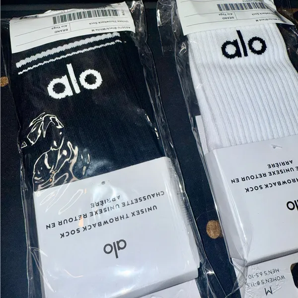 ALO Yoga - Unisex Throwback Crew Socks in White w/Black Logo - Image 5