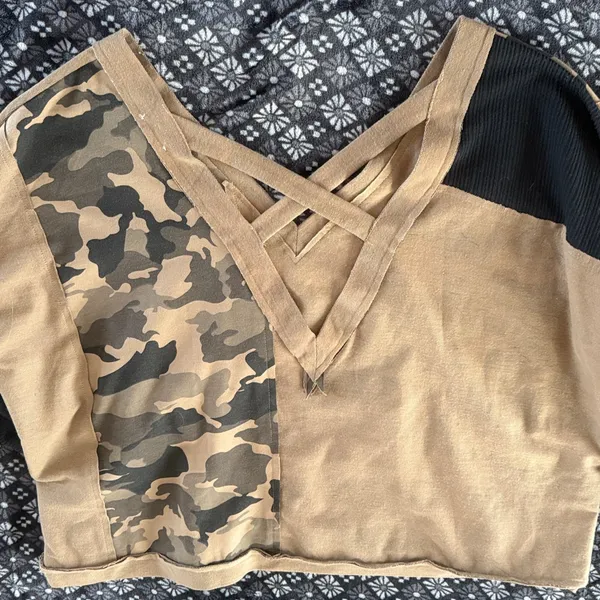 POL Pacthwork Crewneck - Image 4