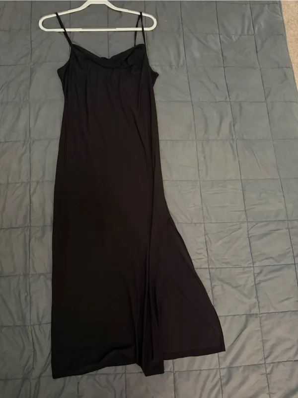 Black Bebe maxi dress with slit Size: M #formal #eveningwear - Image 2