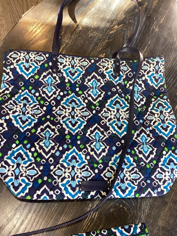 Vera Bradley Quilted Wallet in Ink Blue Medallion Print - Image 11