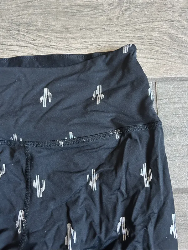 Beyond Yoga Black Leggings with silver Cactus Print - Image 3