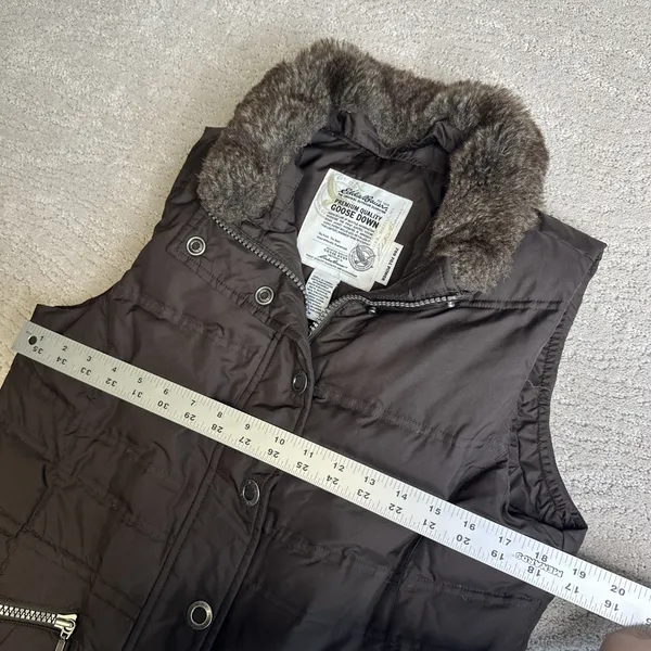 Women's Eddie Bauer Medium Premium‎ 700 Fill Goose Down Brown Vest Fur Neck - Image 4