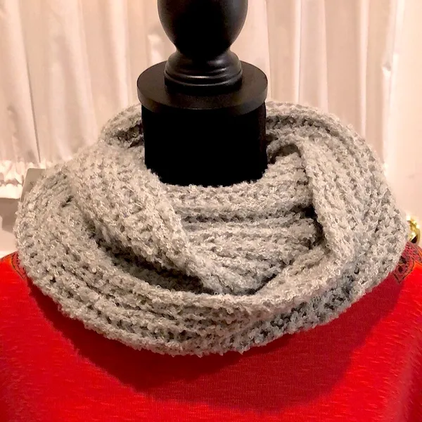 Women’s Grey Cable Knit Infinity Scarf / Neck Warmer NWT Gray - Image 6