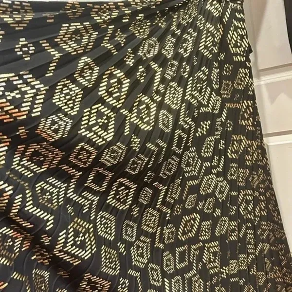 LuLaRoe‎ Black Gold Metallic Geometric Pleated Maxi Dress Small Long Sleeve Wrap - Image 5