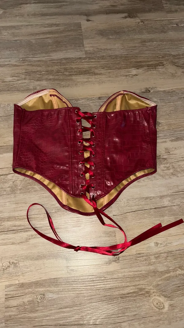 Faux red leather top - Image 4