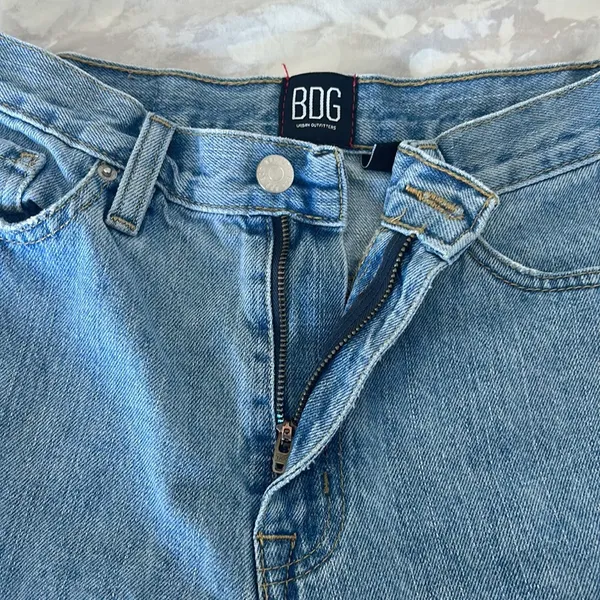 BDG Urban Outfiters Mom High Rise Short 26 - Image 5
