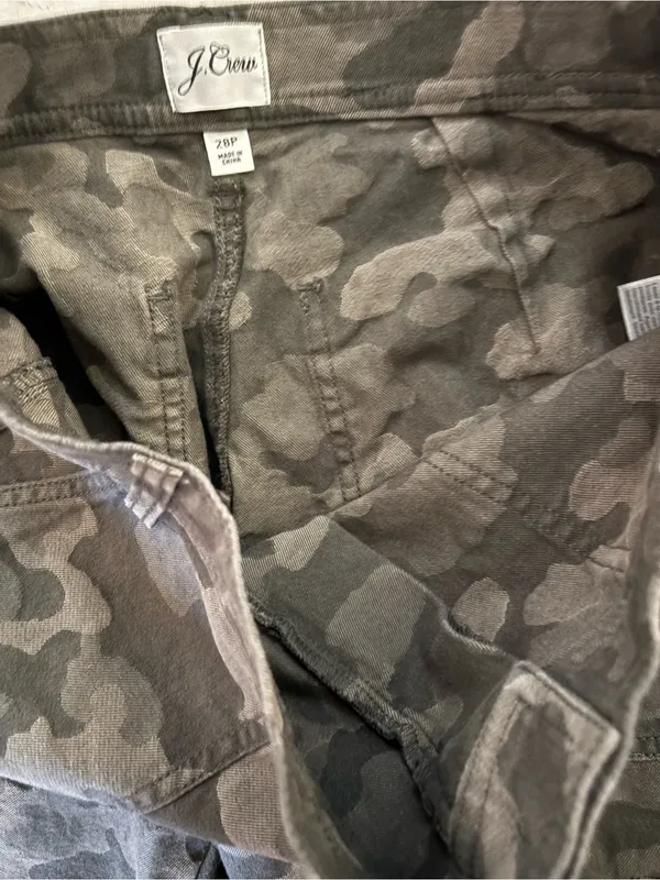 J. Crew Women's Dark Gray Camo Cargo Pants - Image 2