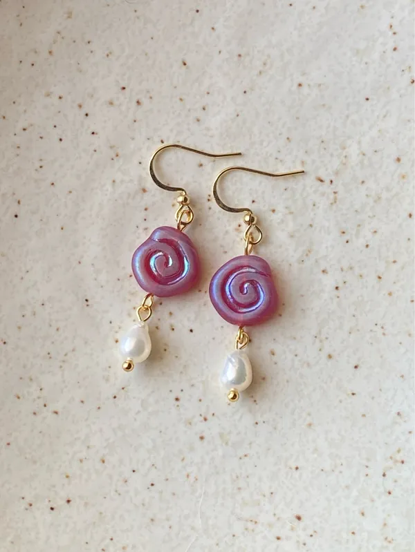 Handmade boho grunge fairy whimsical funky style quality Czech glass swirl pearl dangle earrings🌀⭐️ - Image 3