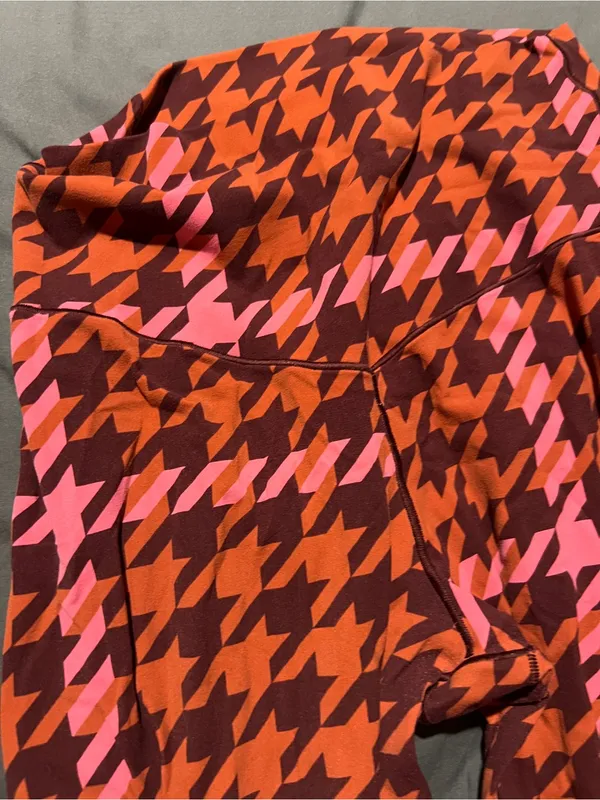 Aerie Houndstooth Print Leggings in Rust & Pink - Image 6