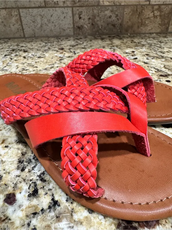 Mia Reddish Sandals Size 6 slip‎ on flat - Image 5