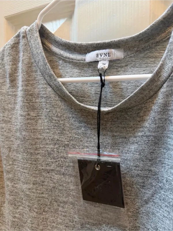 NWT Gray Cropped Cap - Image 2