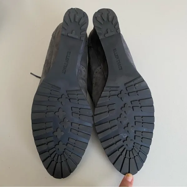 Ellen Tracy Active Gray Tobin Oxford Wedge SZ 8.5 suede booties‎ wingtip - Image 8