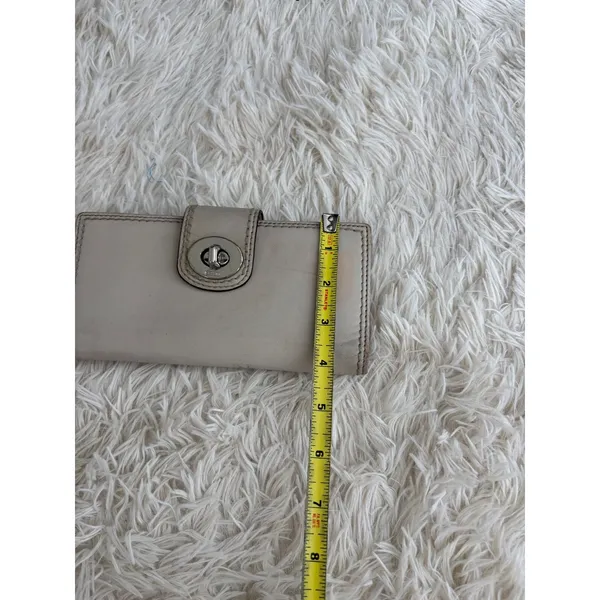 Vintage Coach Beige Leather Turnlock Wallet Clutch Foldover Billfold Card Holder - Image 9