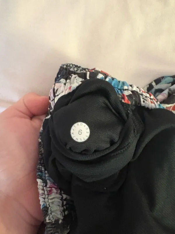 Lululemon Shorts Hotty Hot 2.5" - Image 4