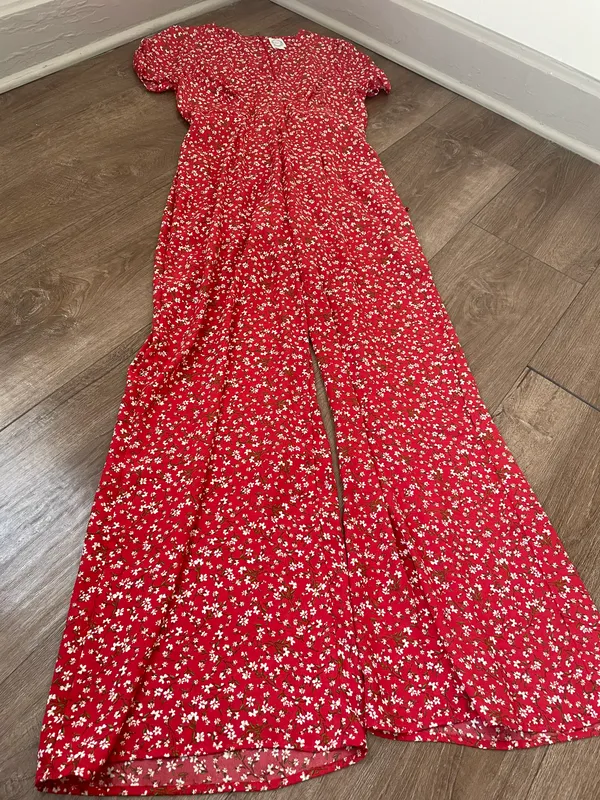 Blue Rain red floral jumpsuit v-neck tie back jumper Women’s size Large - Image 8