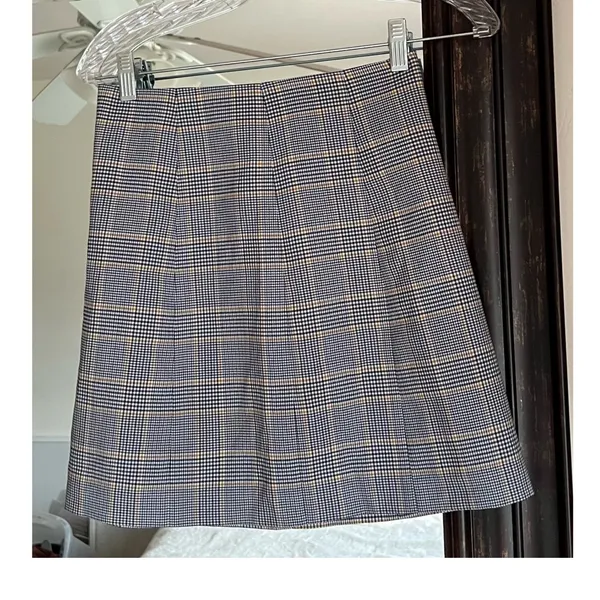 Aritzia Babaton Plaid Skirt size 4 Preppy Professional Workwear - Image 3