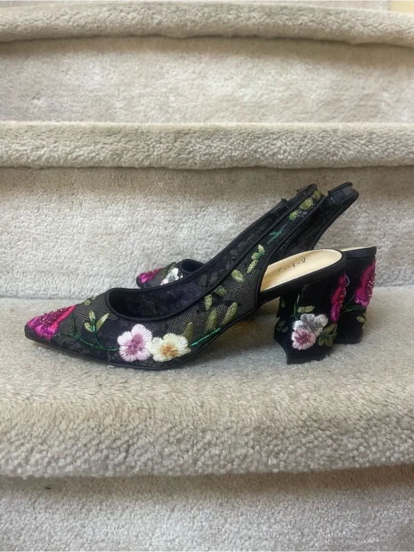 New Betsey Johnson Lira Floral Embroidered Mesh Slingback Heels Blue Sole Sz 8M - Image 4