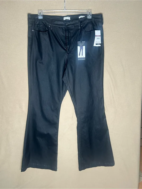Plus size Black Faux Leather Flare Pants by Sofia Vergara Size 20 NWT. Smooth. - Image 3