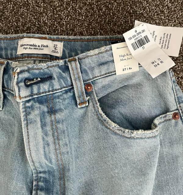 NWT Abercrombie and Fitch High Rise Mom Jean 4R - Image 2