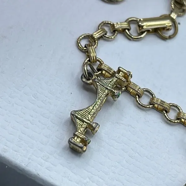 Vintage 6” charm bracelet. Gold tone with crossover clasp. - Image 5