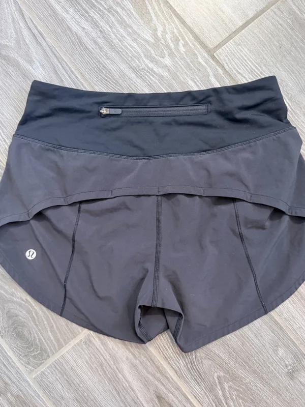 Women's Lululemon Black Speed Shorts 4” inseam size 2 EUC - Image 3