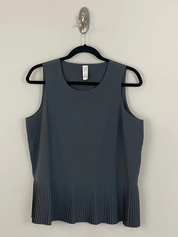 SPANX Yes, Pleats! Tank Top Pleated Hem Sleeveless Tank - Dark Gray Size Medium‎ - Image 2