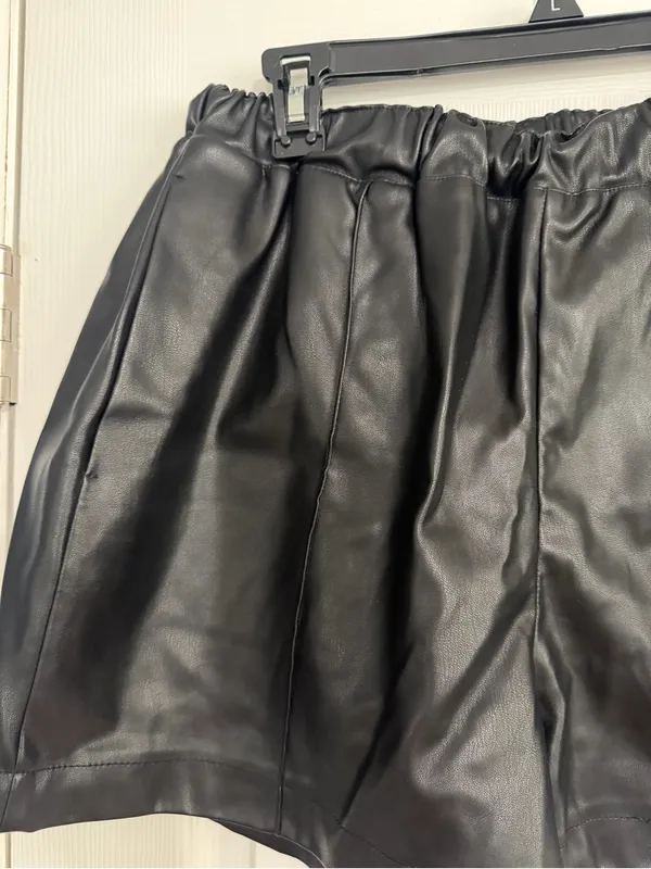 TopShop Women's Faux high rise Leather Black Elastic-Waist Shorts size 8 - Image 5